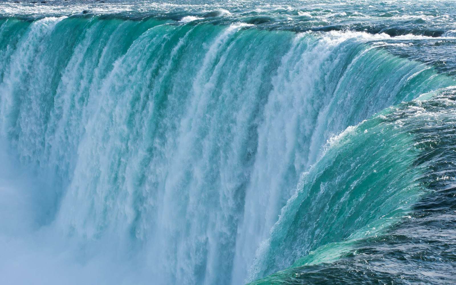 The brink of the Horseshoe Falls